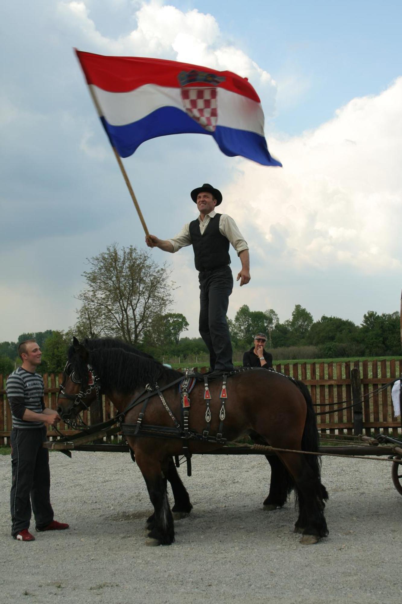 Tradicije Cigoc Hotel Buitenkant foto