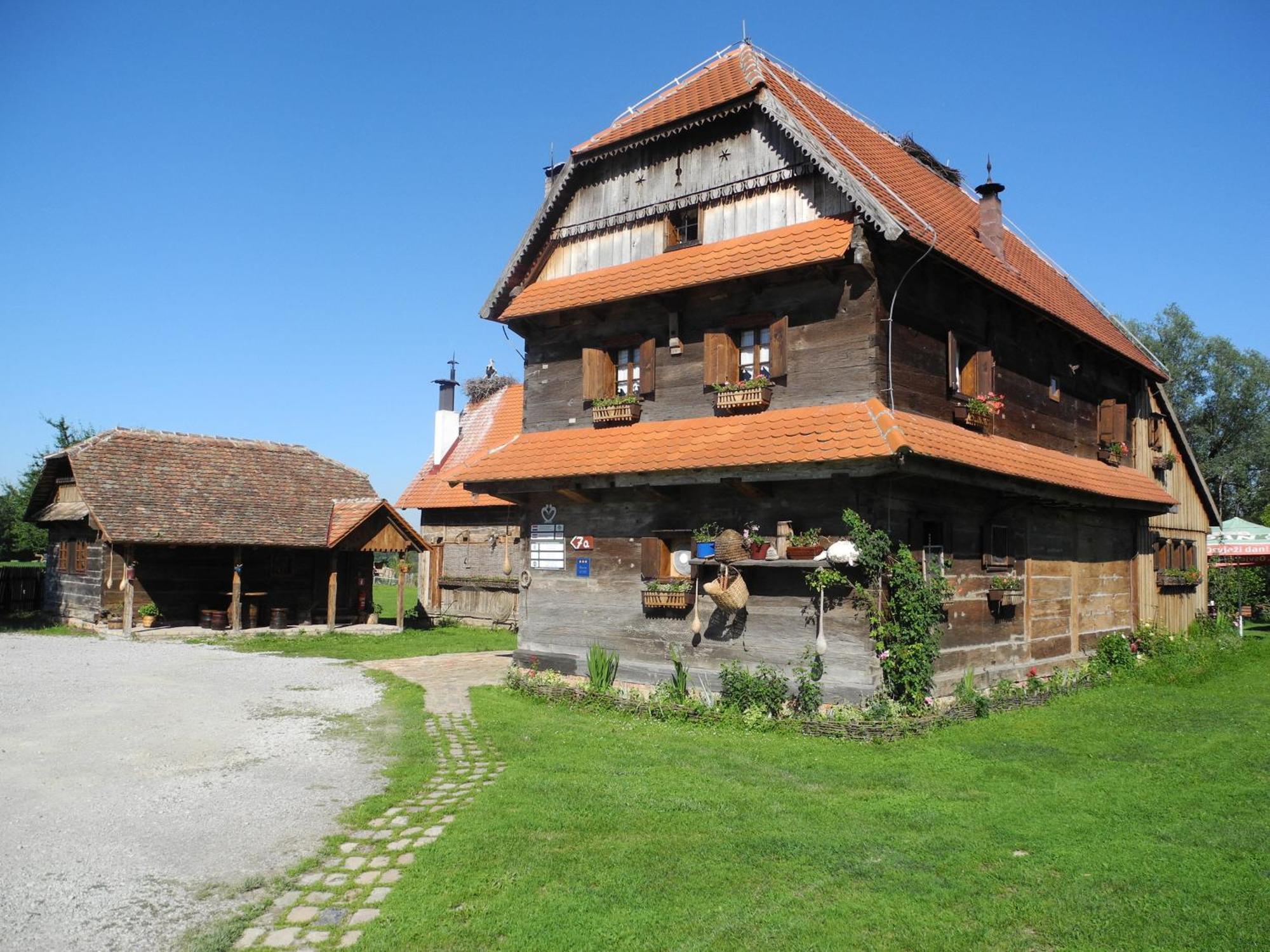 Tradicije Cigoc Hotel Buitenkant foto