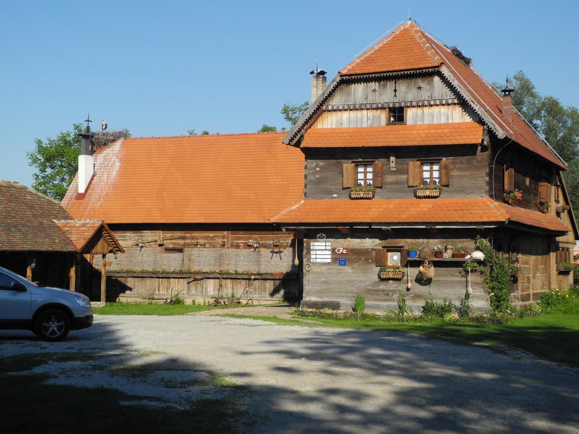 Tradicije Cigoc Hotel Buitenkant foto