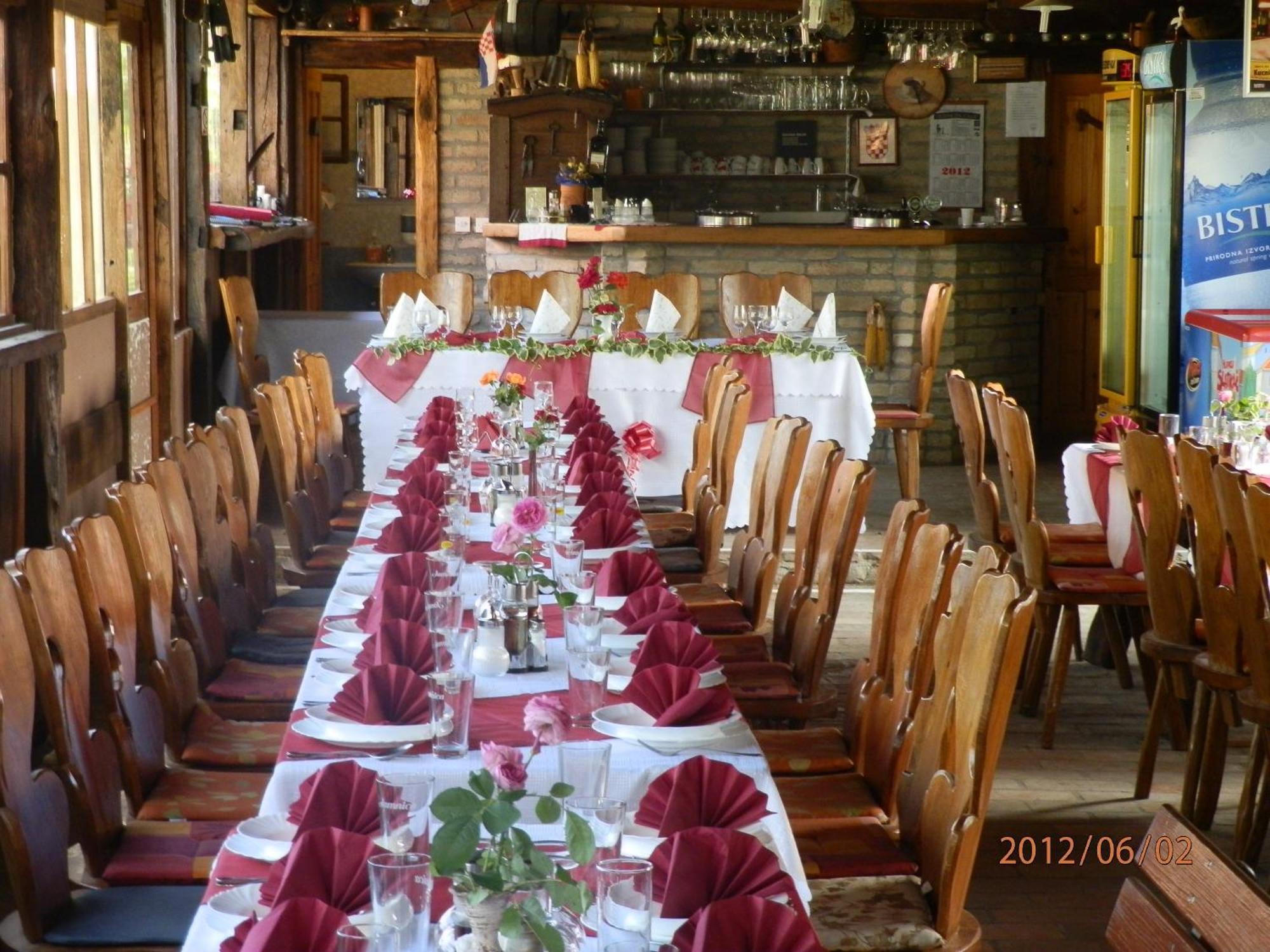 Tradicije Cigoc Hotel Buitenkant foto